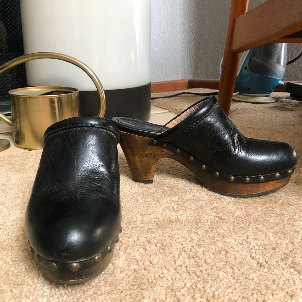 Frye Black leather mid-heel clogs